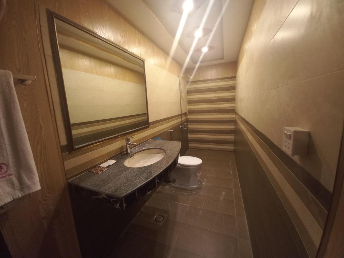 Premier Inn Johar Town Лахор Екстер'єр фото
