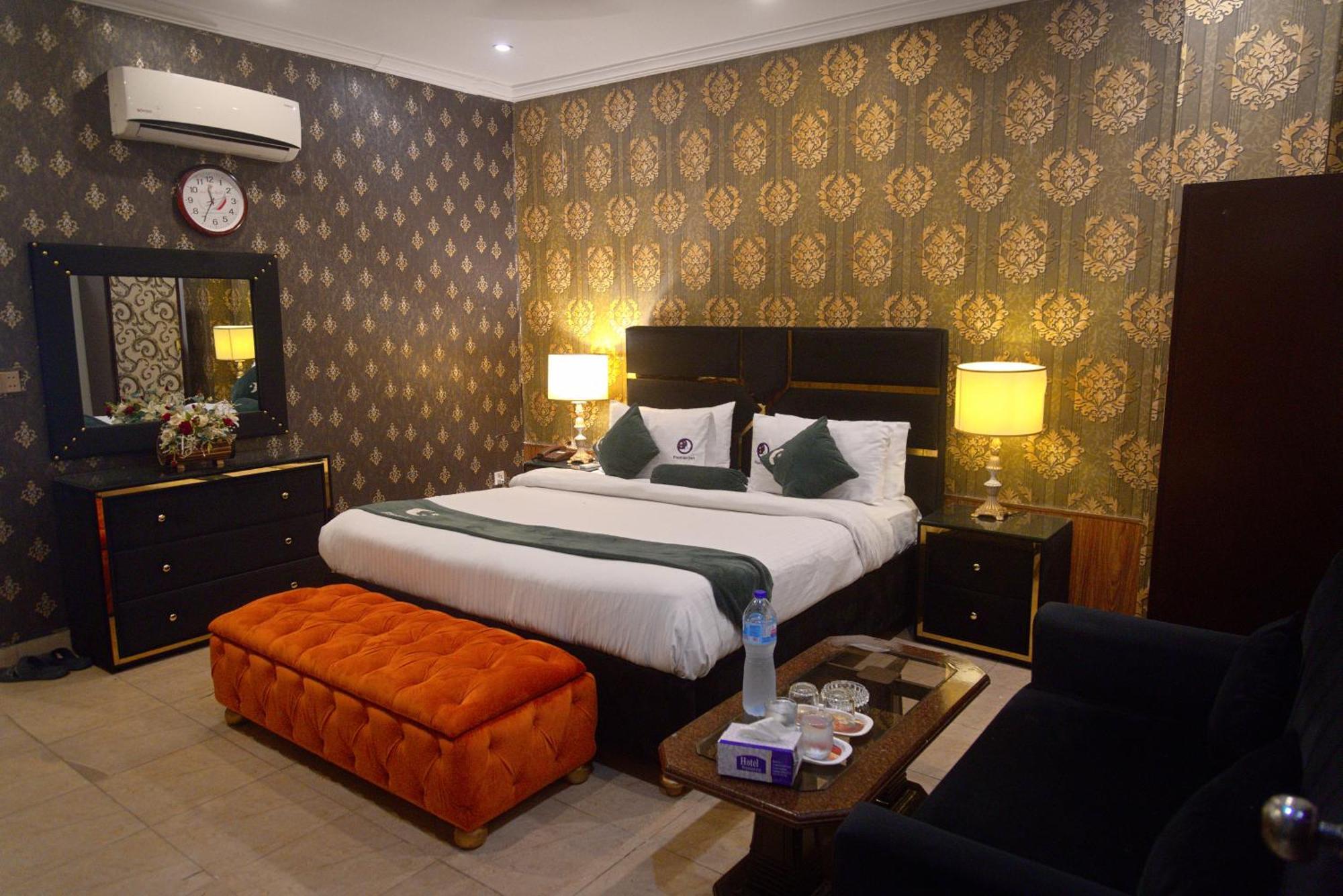 Premier Inn Johar Town Лахор Екстер'єр фото