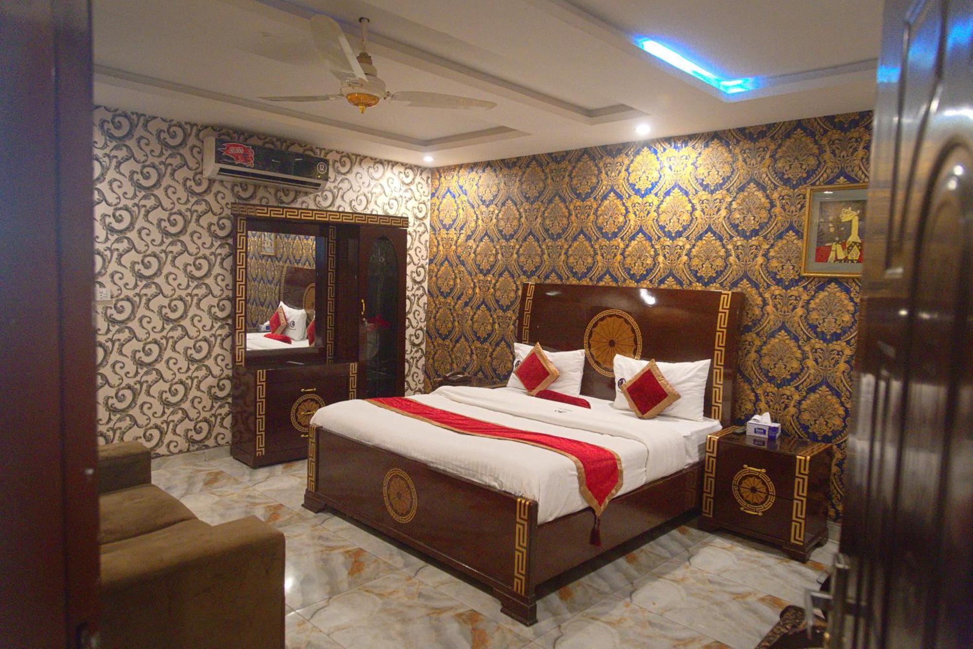 Premier Inn Johar Town Лахор Екстер'єр фото