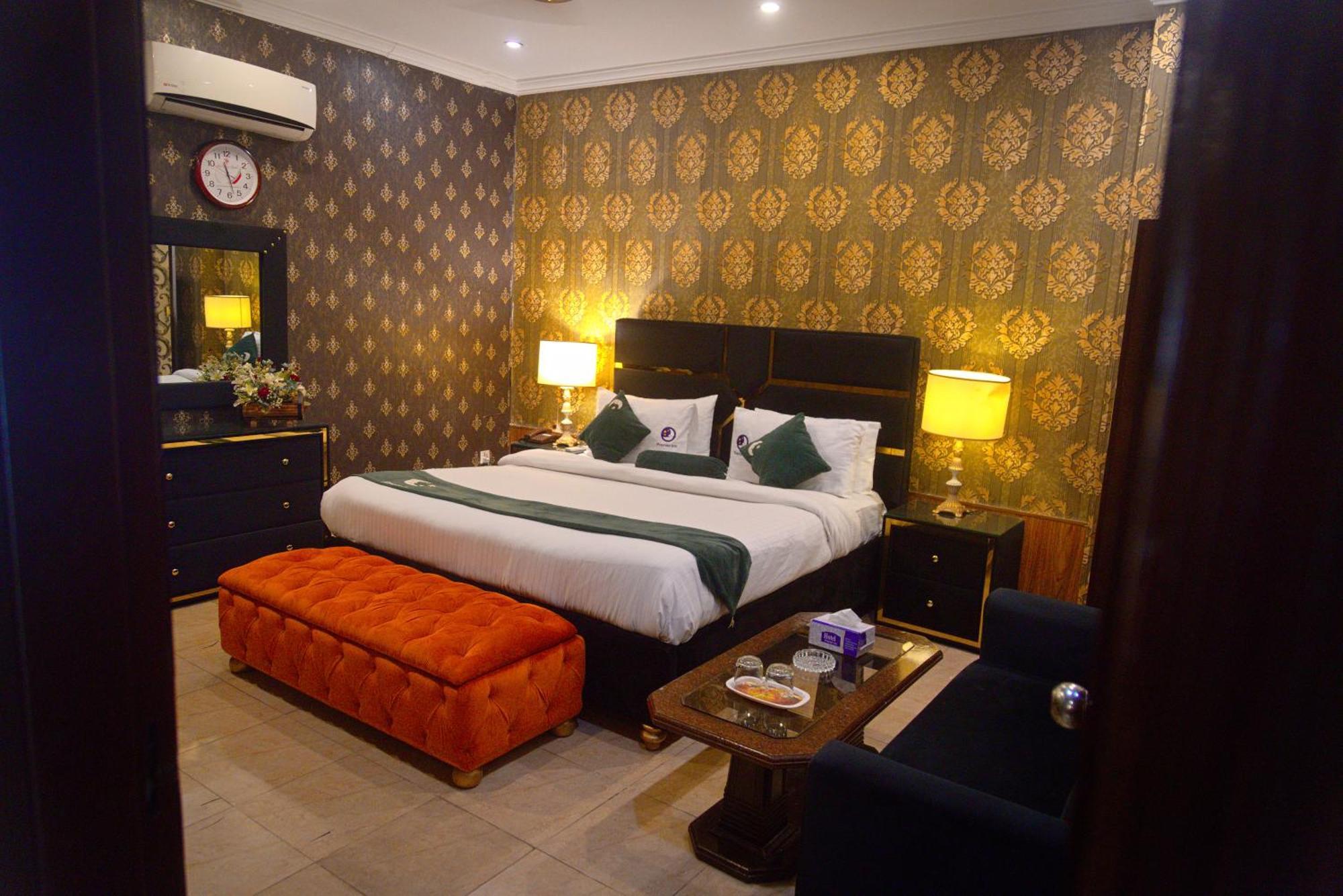 Premier Inn Johar Town Лахор Екстер'єр фото
