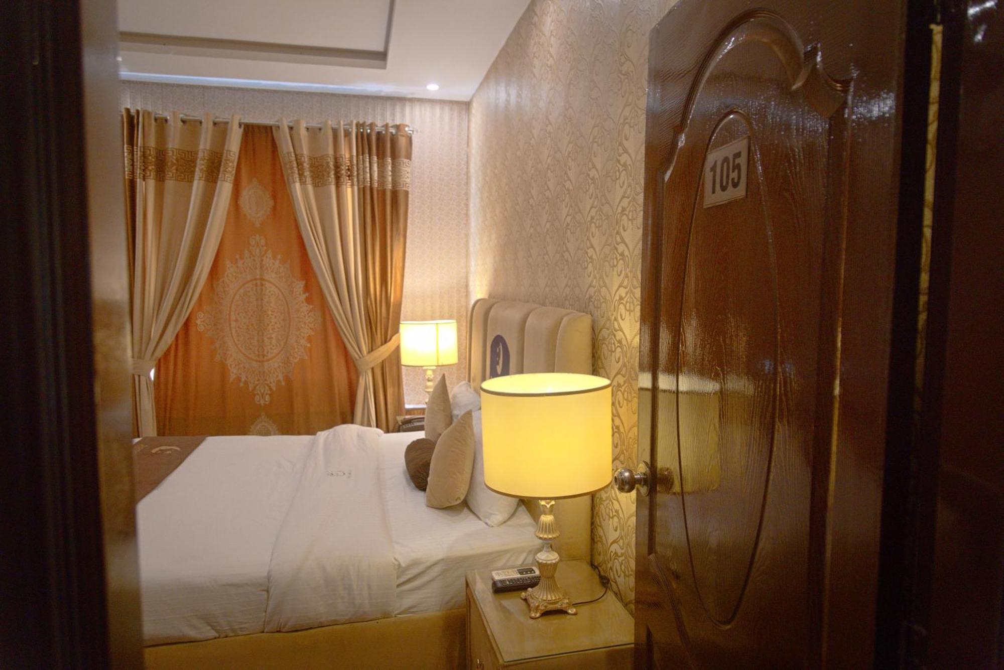 Premier Inn Johar Town Лахор Екстер'єр фото