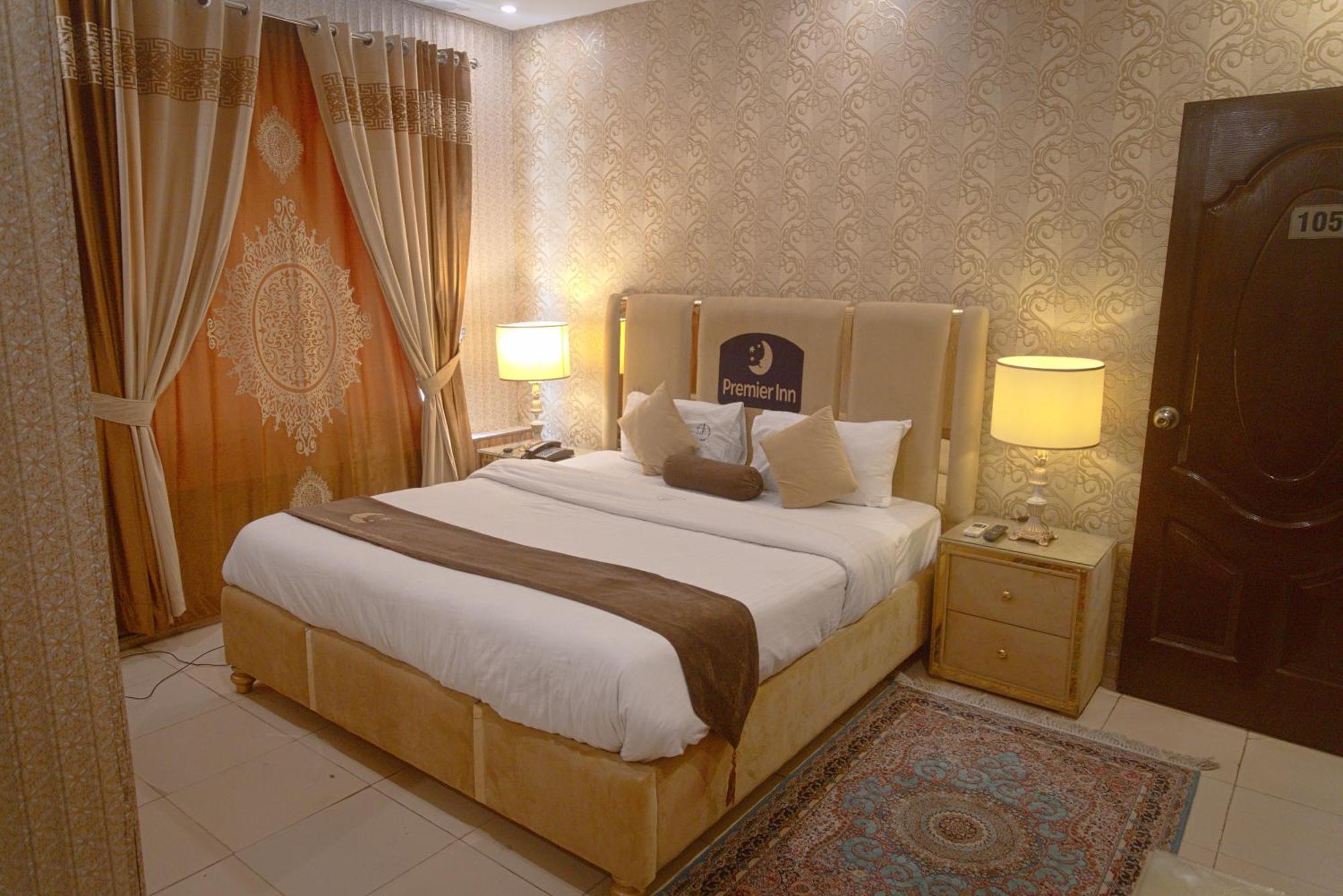 Premier Inn Johar Town Лахор Екстер'єр фото