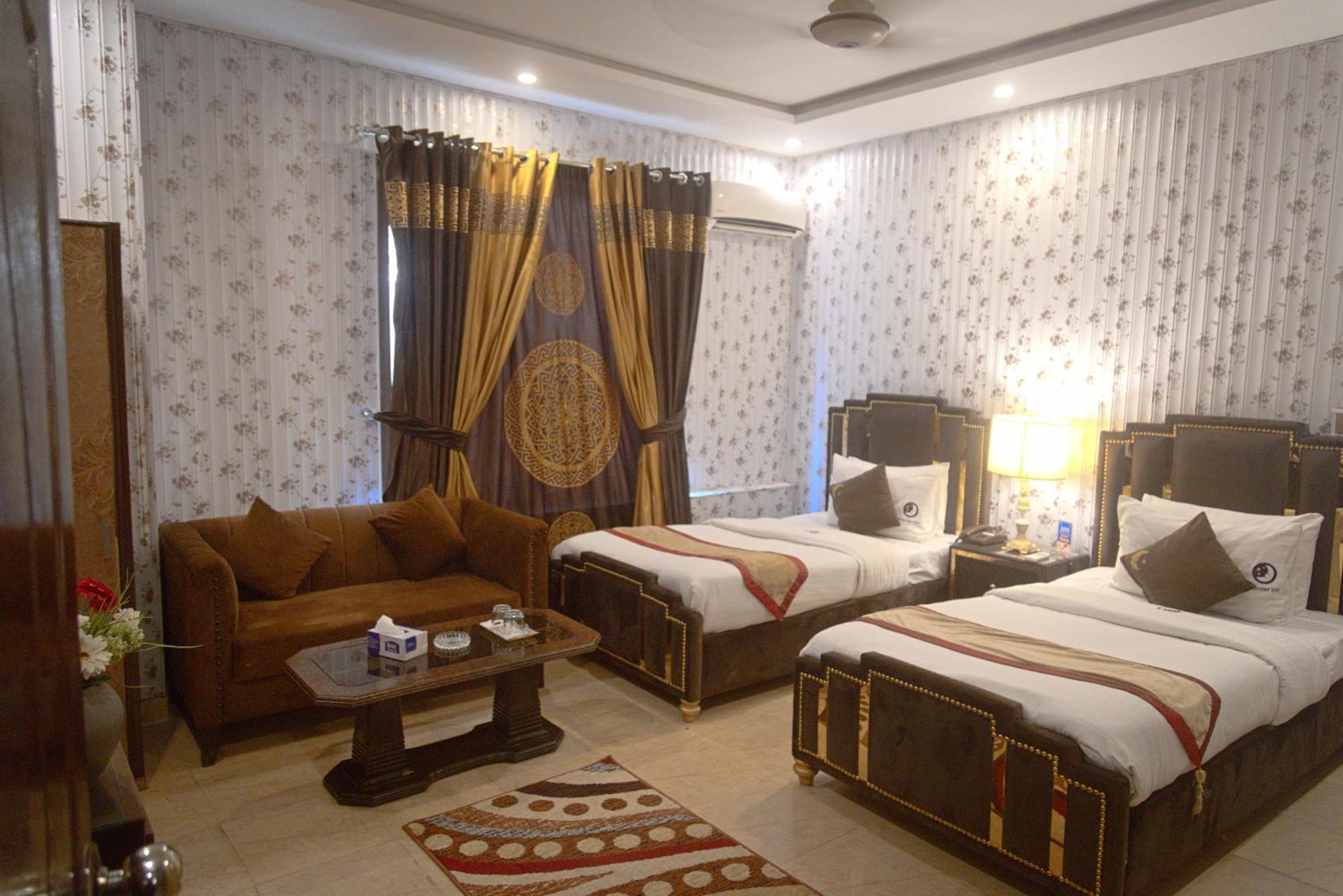 Premier Inn Johar Town Лахор Екстер'єр фото