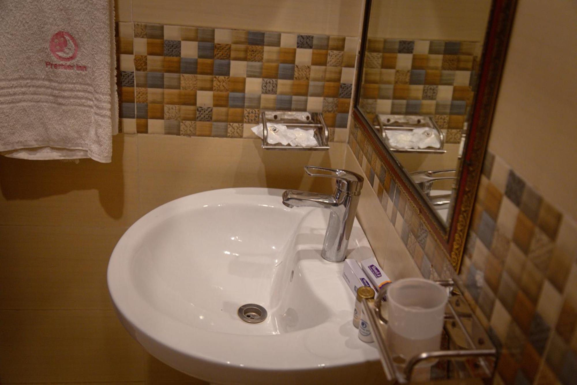 Premier Inn Johar Town Лахор Екстер'єр фото
