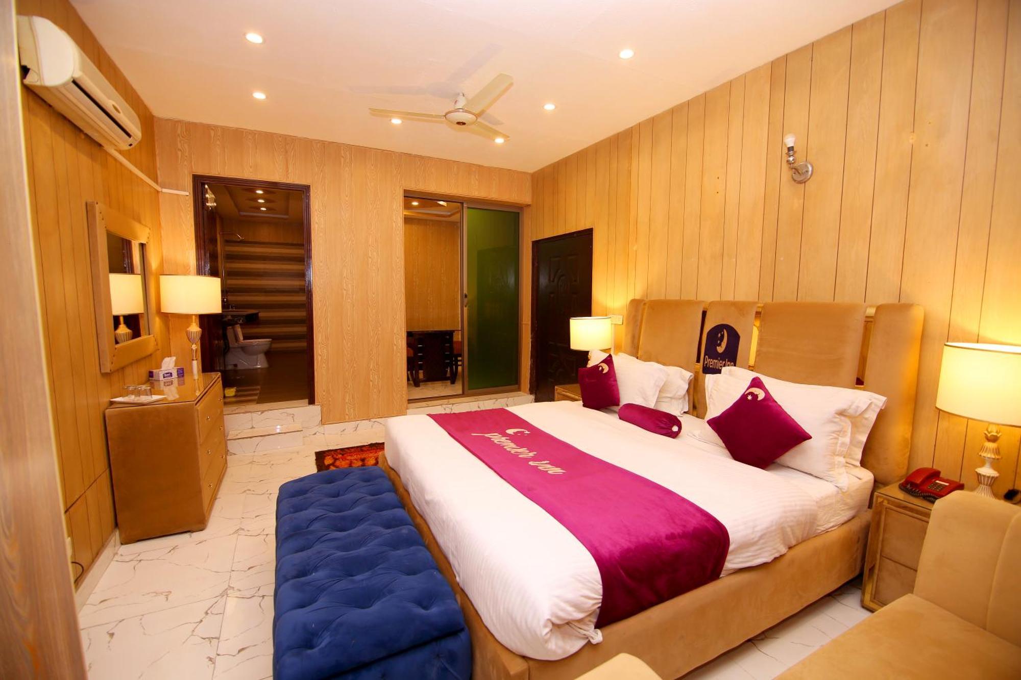 Premier Inn Johar Town Лахор Екстер'єр фото