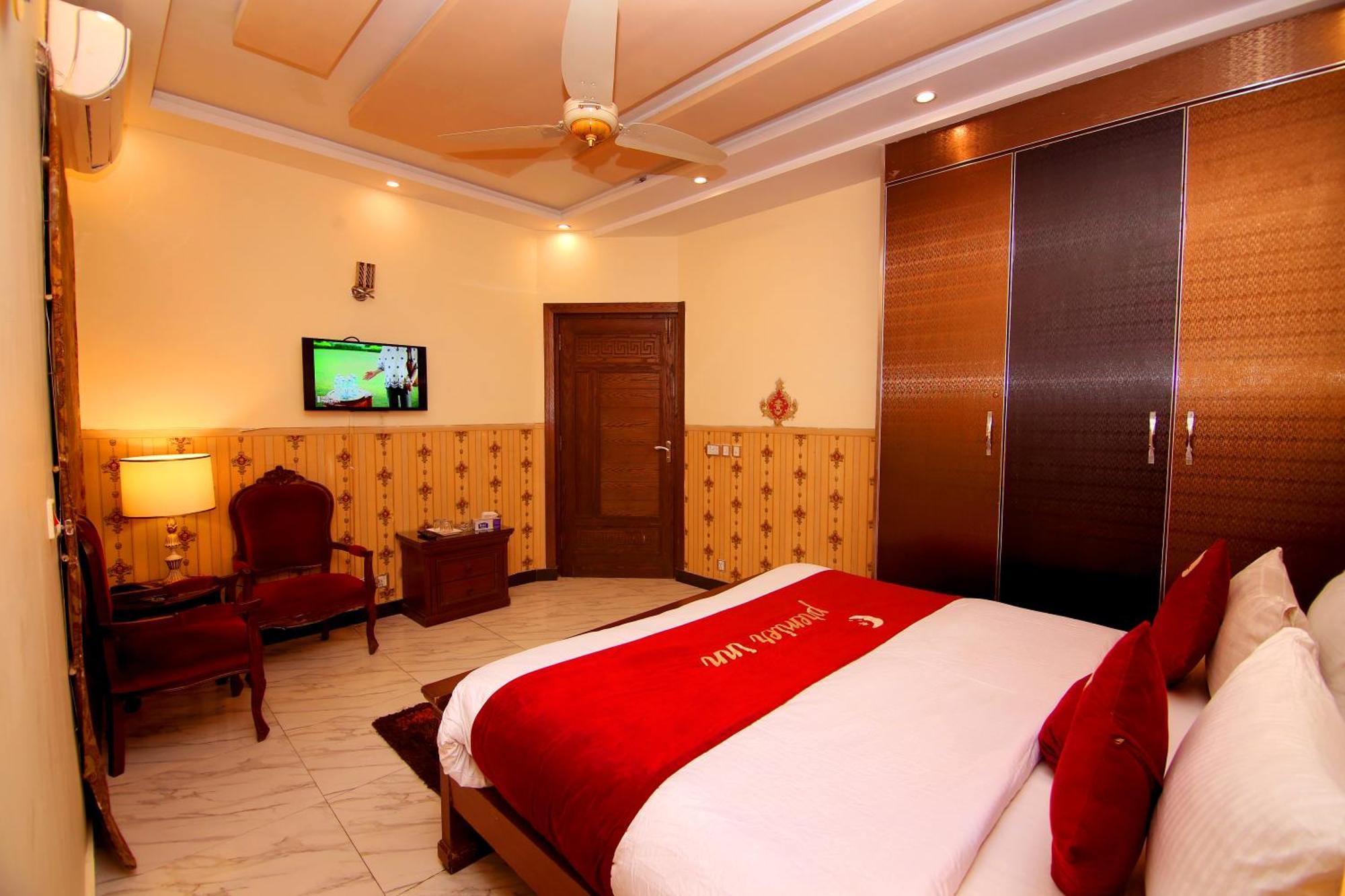 Premier Inn Johar Town Лахор Екстер'єр фото