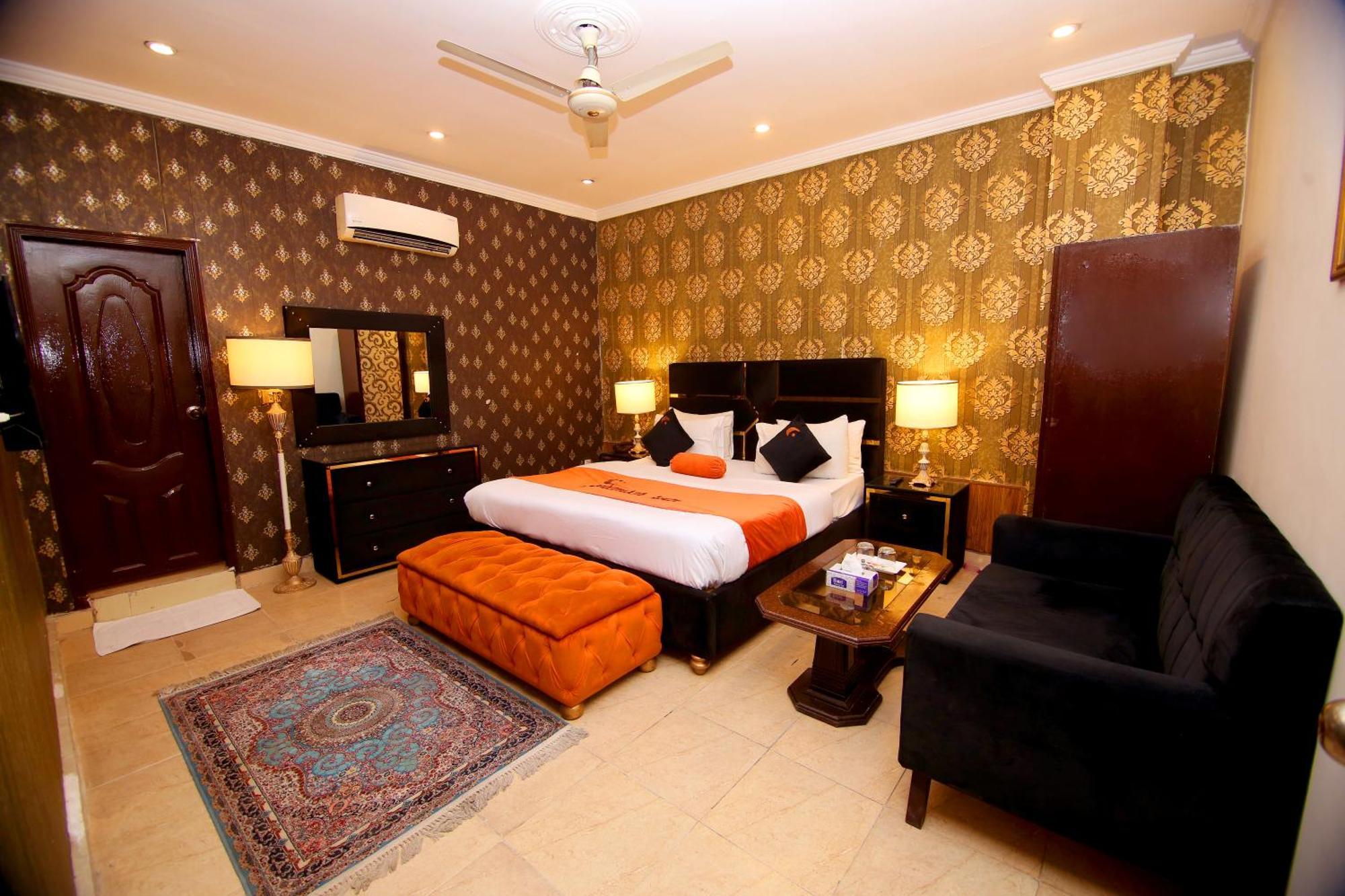 Premier Inn Johar Town Лахор Екстер'єр фото