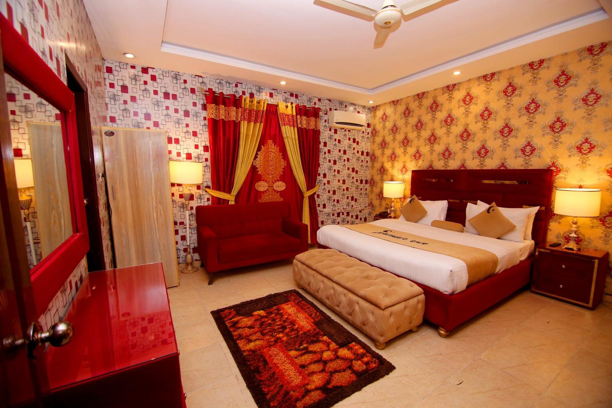 Premier Inn Johar Town Лахор Екстер'єр фото