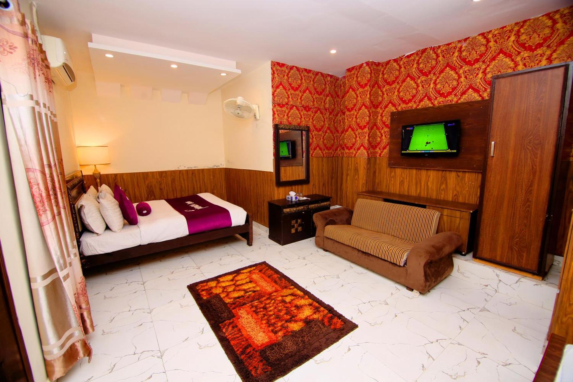 Premier Inn Johar Town Лахор Екстер'єр фото