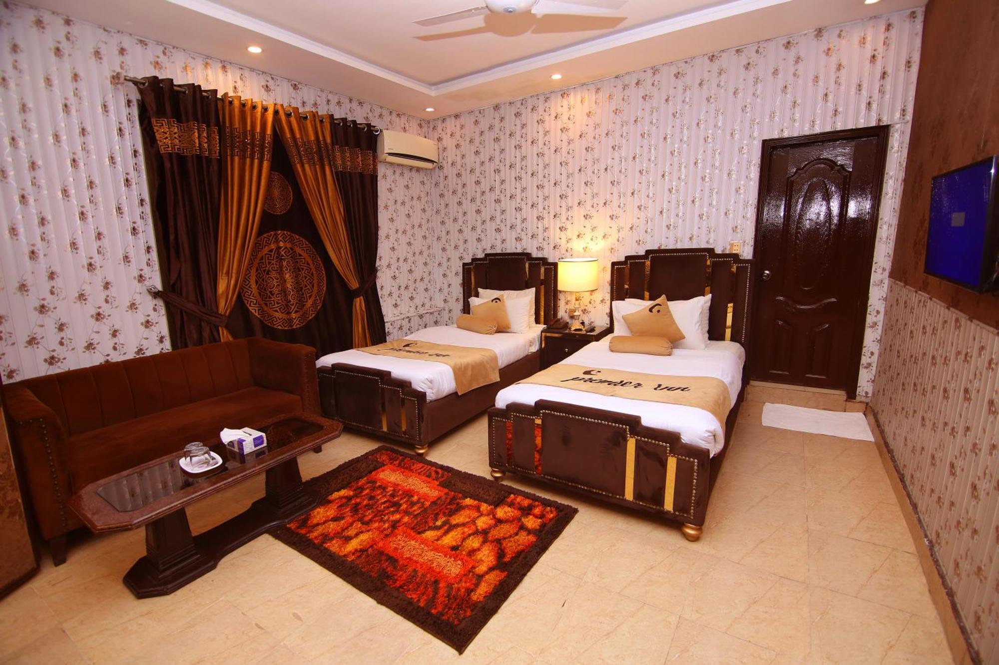 Premier Inn Johar Town Лахор Екстер'єр фото